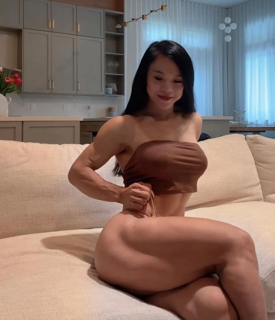 Lili Dong picture 2 of 7