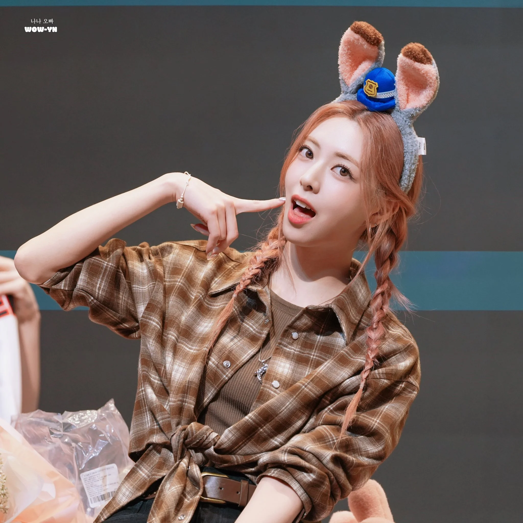 Itzy Yuna picture 3 of 4