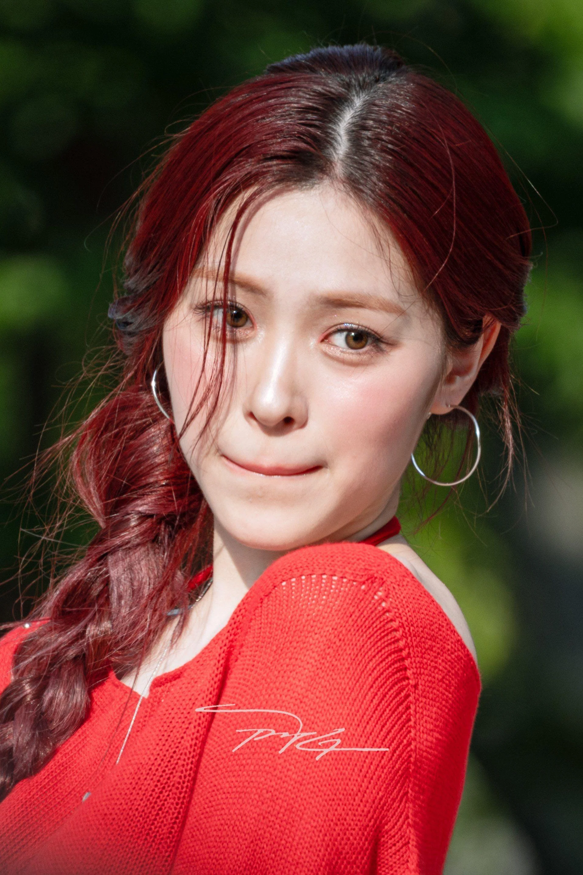 Itzy Ryujin picture 1 of 2