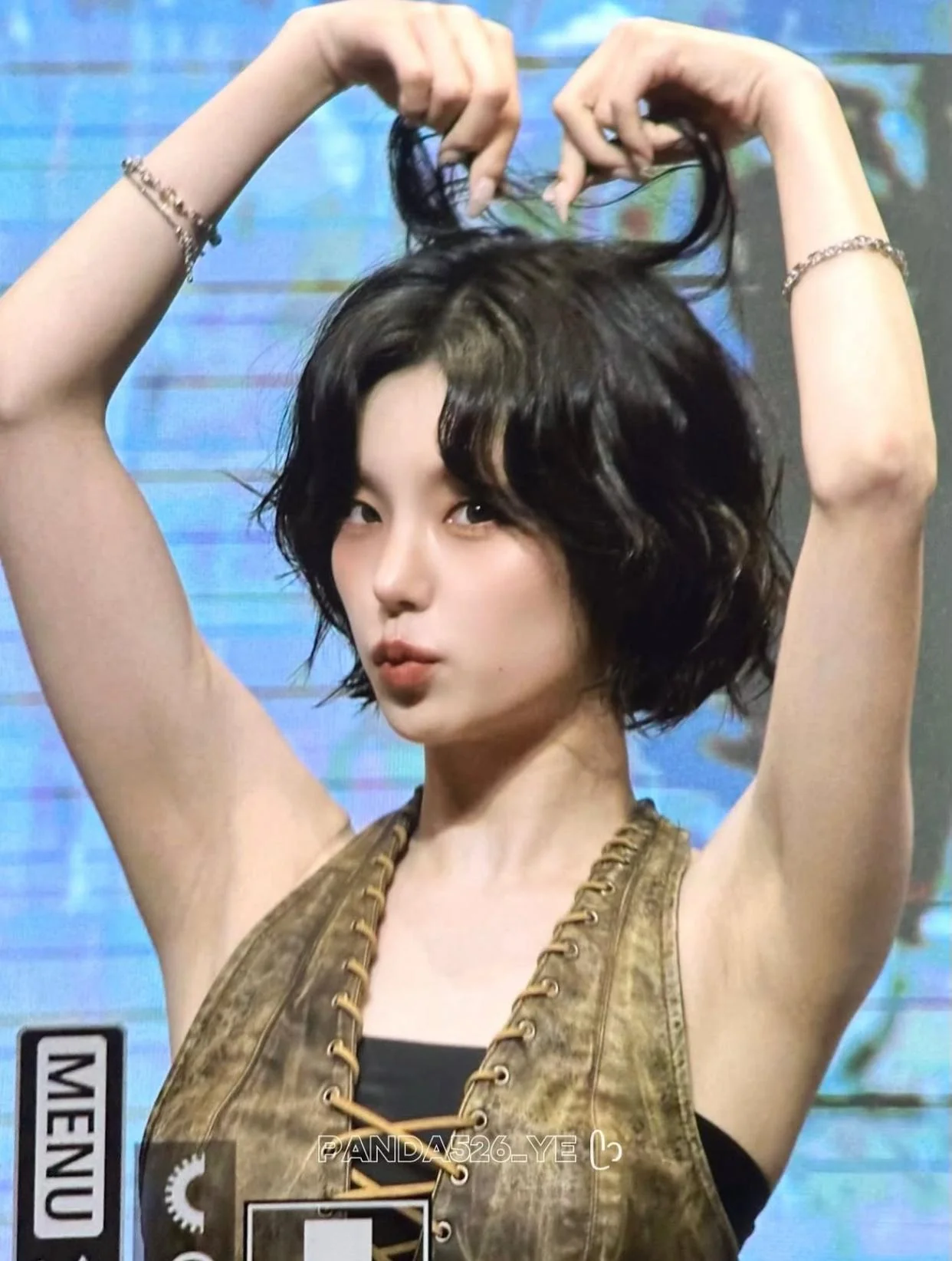 Itzy Yeji picture 1 of 2