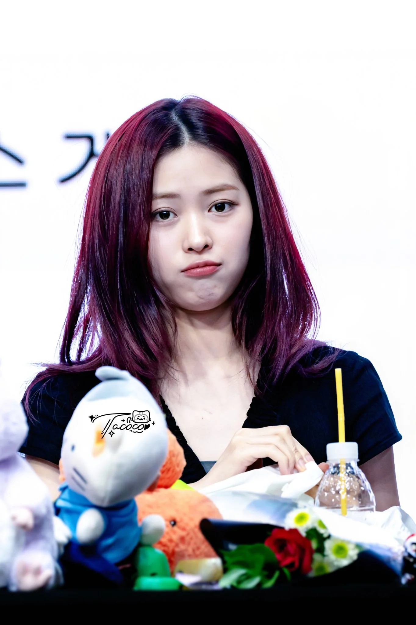 Itzy Ryujin picture 1 of 2