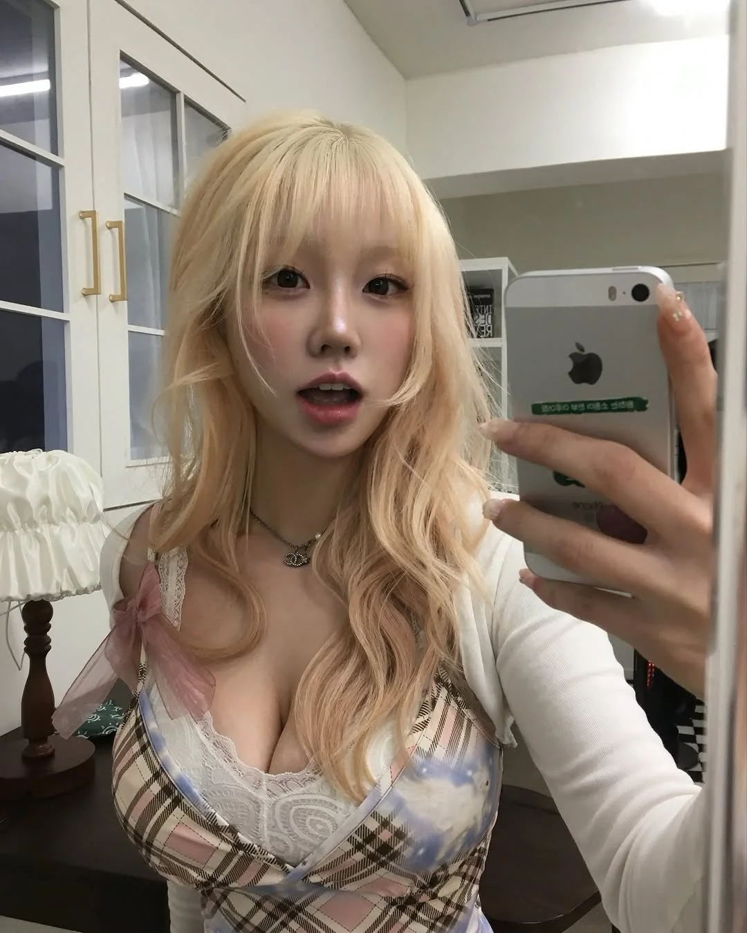 Asian blonde picture 1 of 1