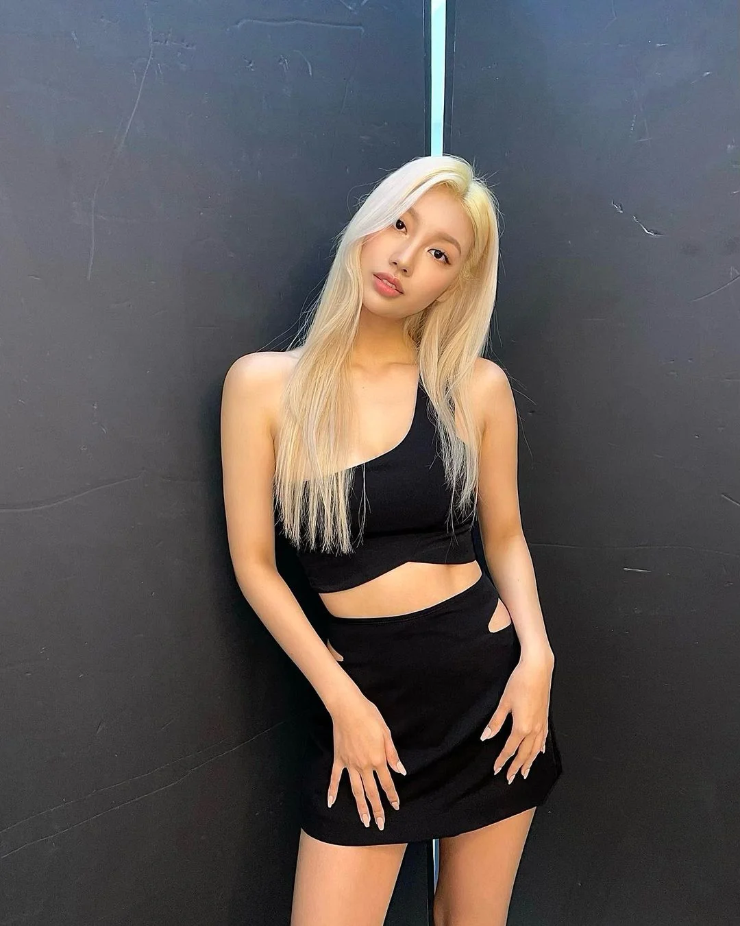 Asian blonde picture 5 of 6
