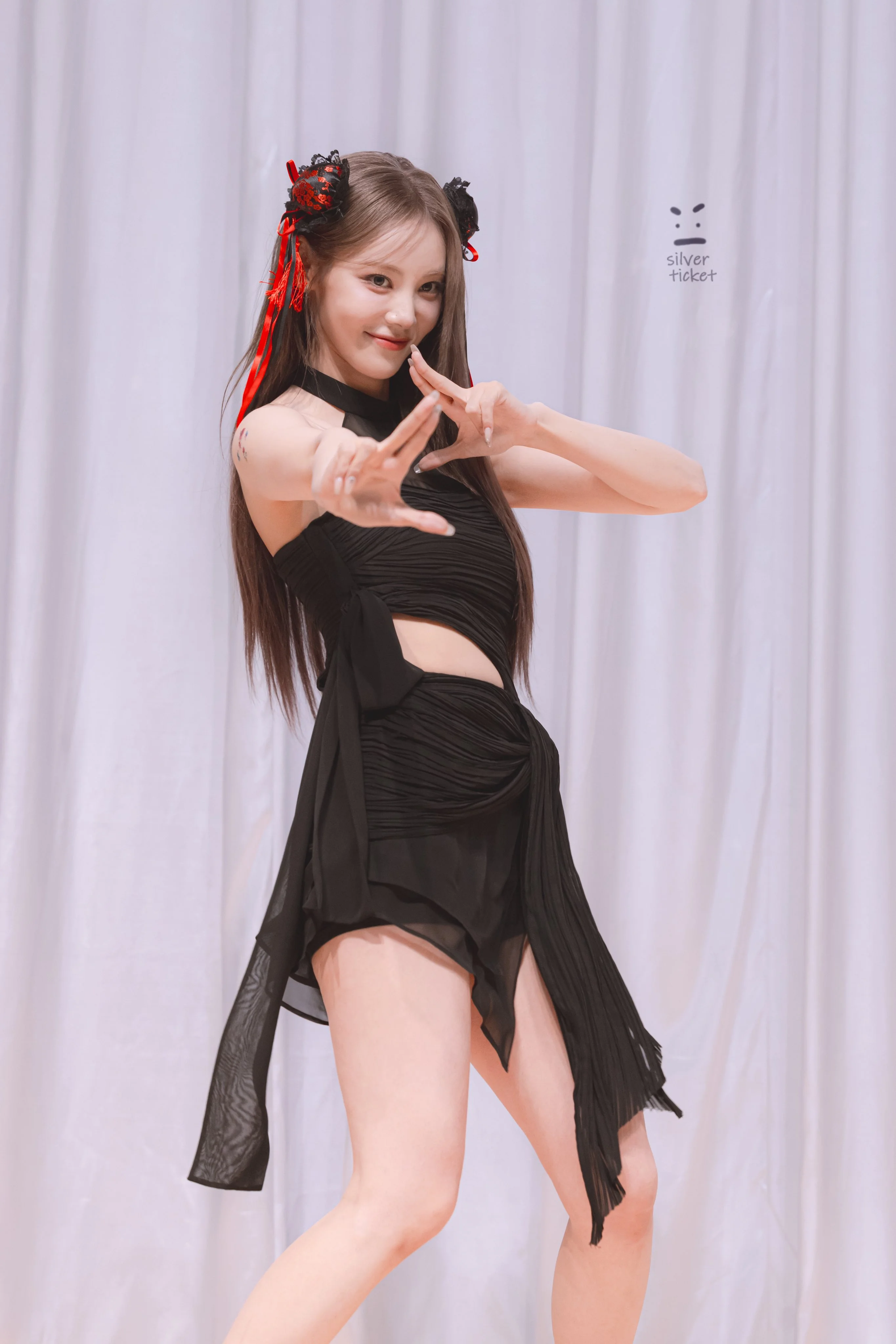 ARTMS Jinsoul picture 2 of 3