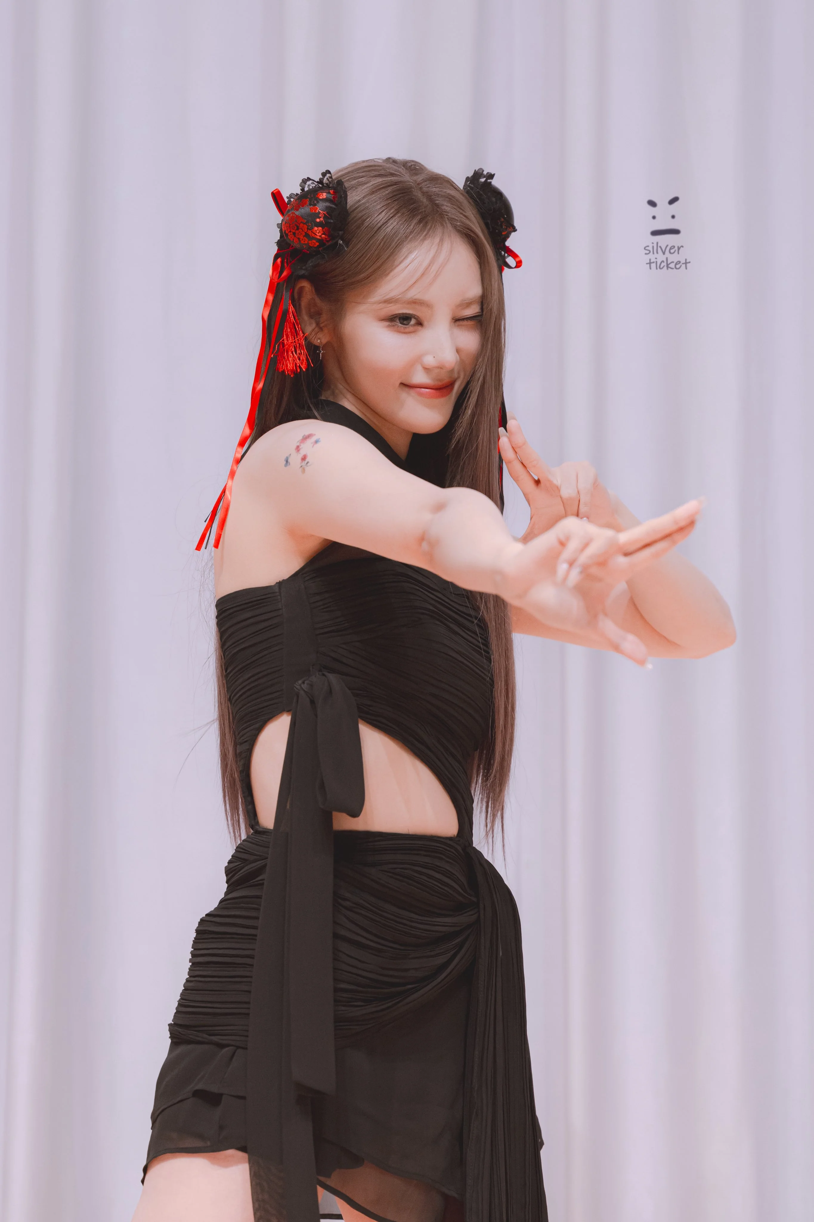 ARTMS Jinsoul picture 3 of 3