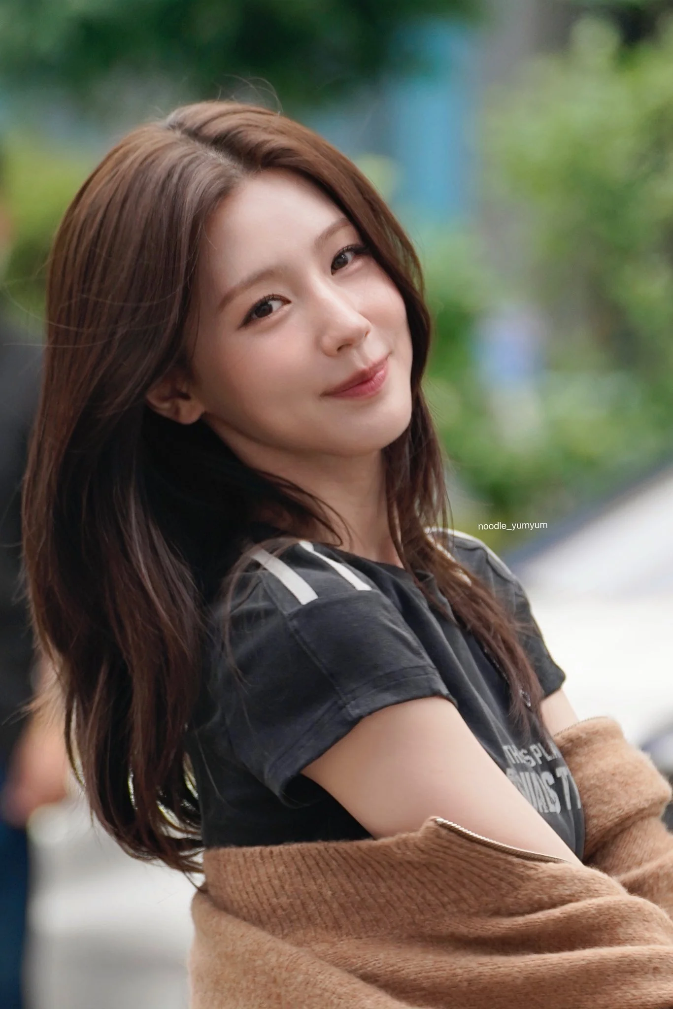 Miyeon picture 1 of 2