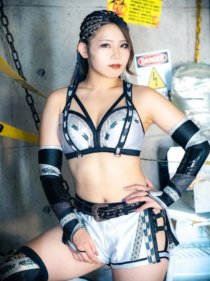 Tomoka Inaba picture 2 of 2