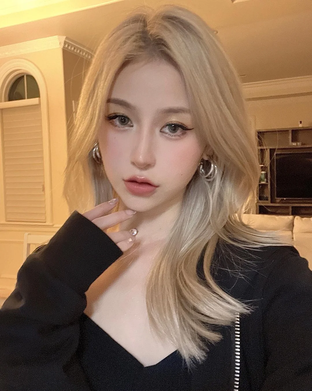 Asian blonde picture 2 of 2