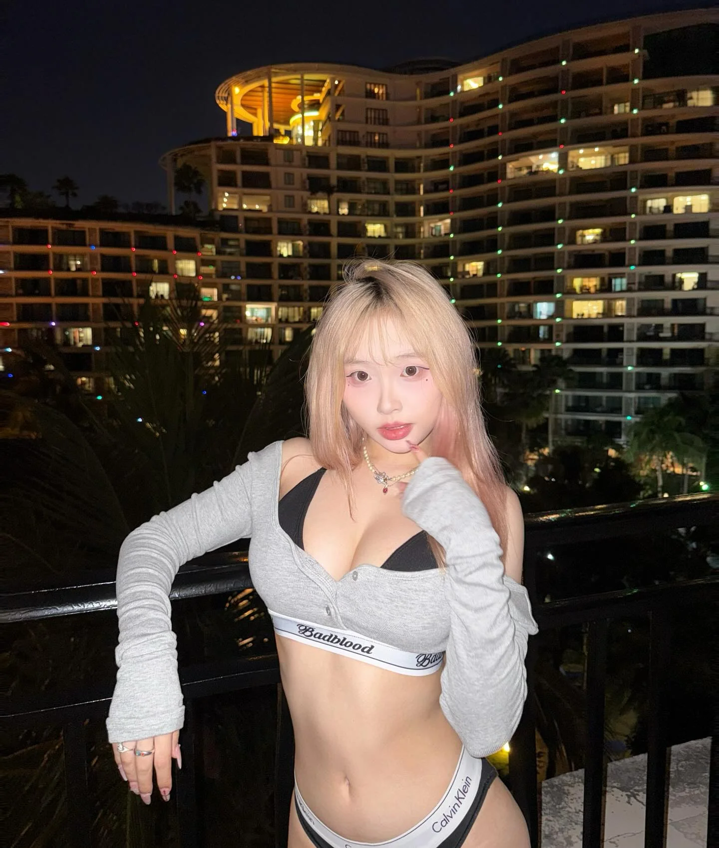 Asian blonde picture 4 of 6