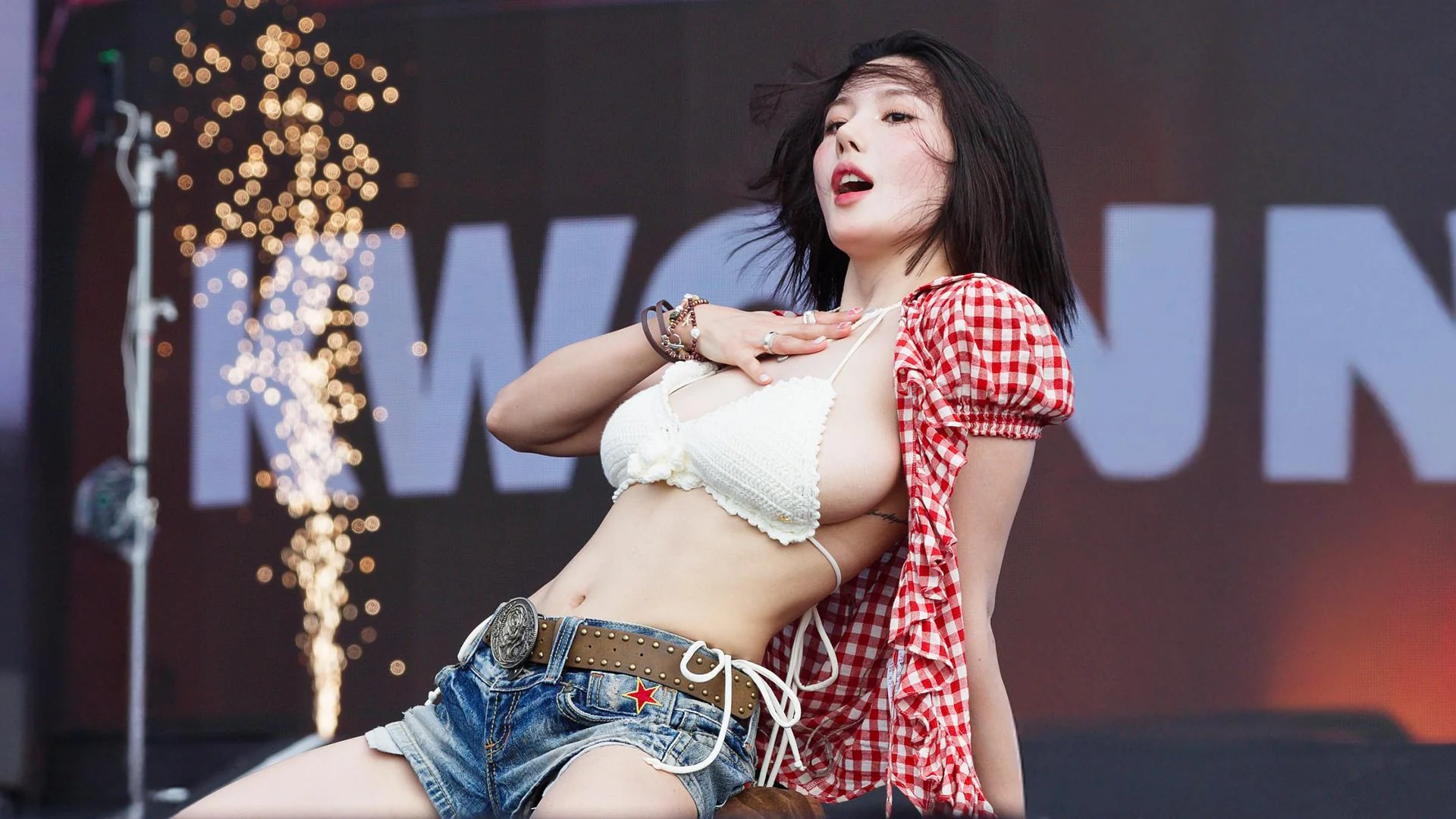 Eunbi picture 1 of 1