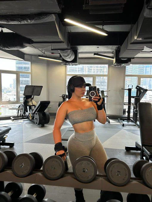Little waist, heavy plates. picture 1 of 1
