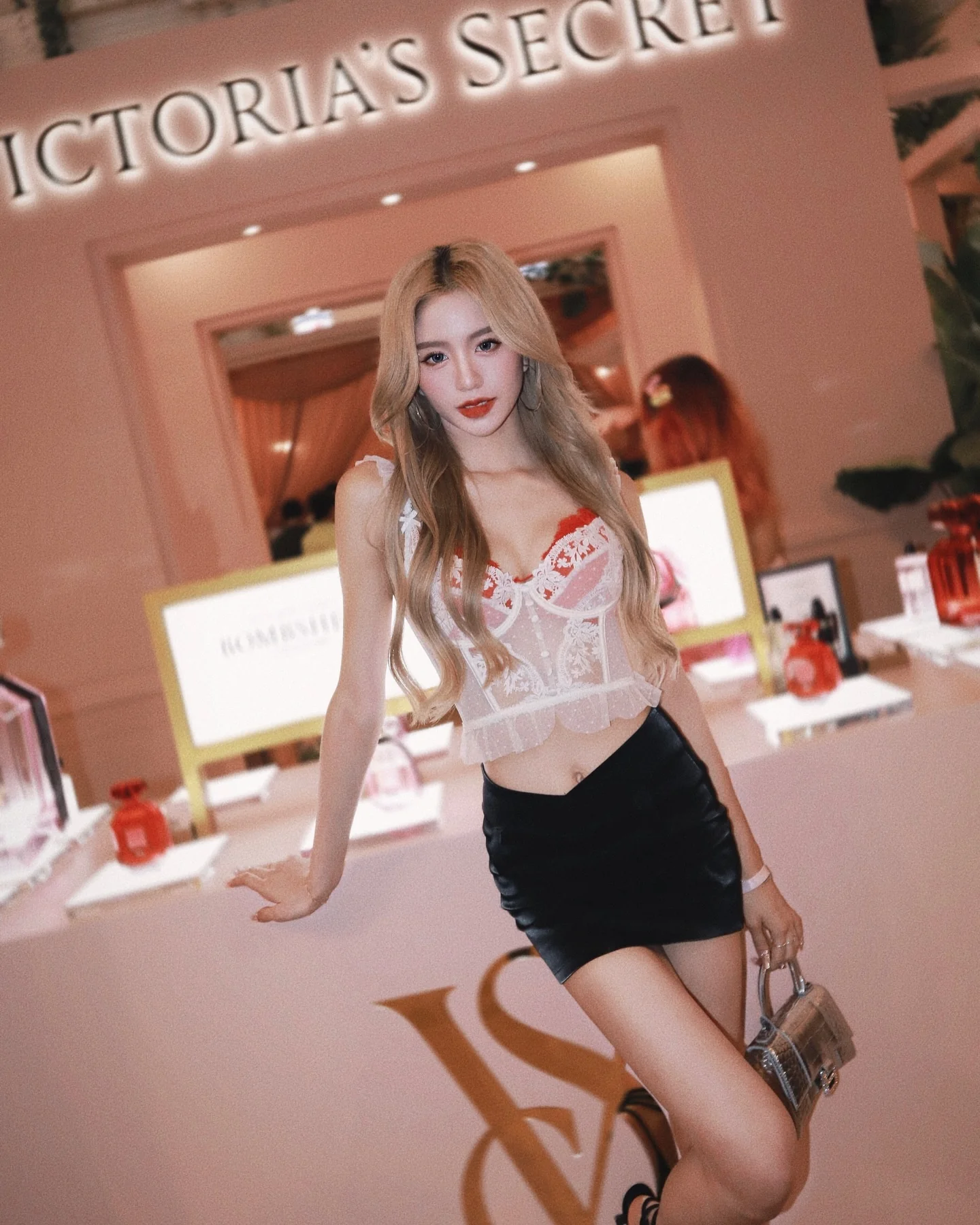 Asian blonde picture 6 of 6