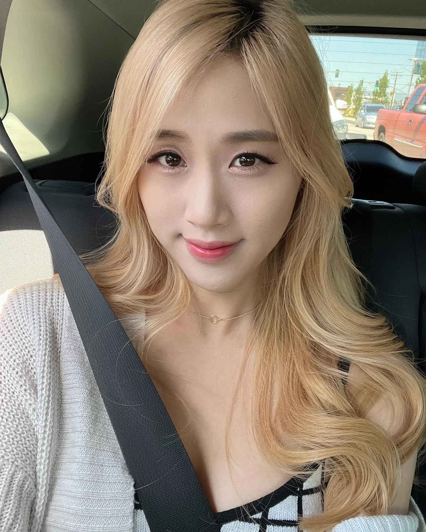 Asian blonde picture 3 of 7