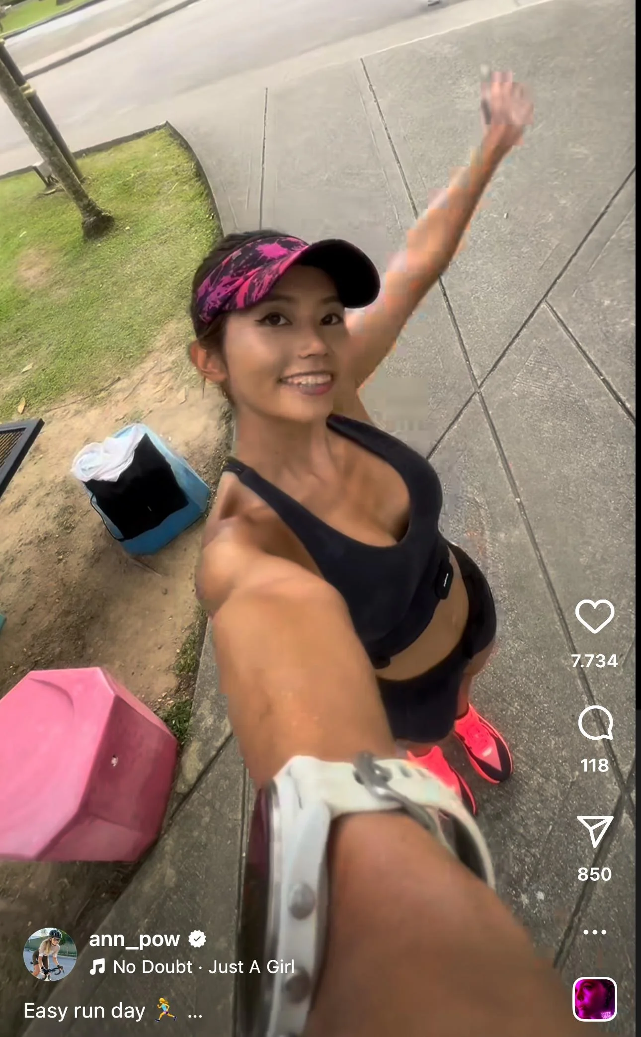 Are the boobs of Influencer „Ann_Pow“ fake or real? picture 4 of 5