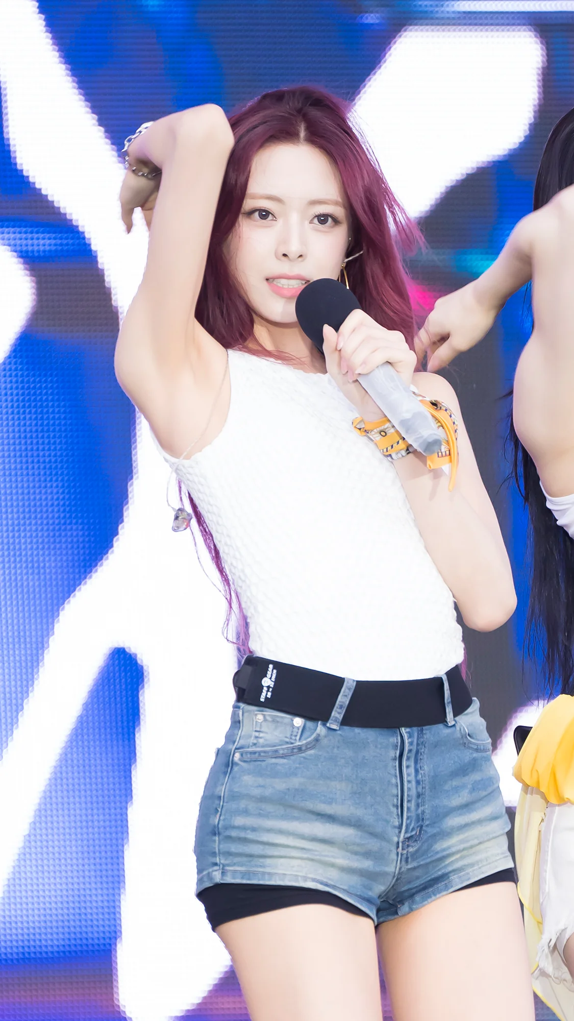 ITZY Yuna picture 1 of 4