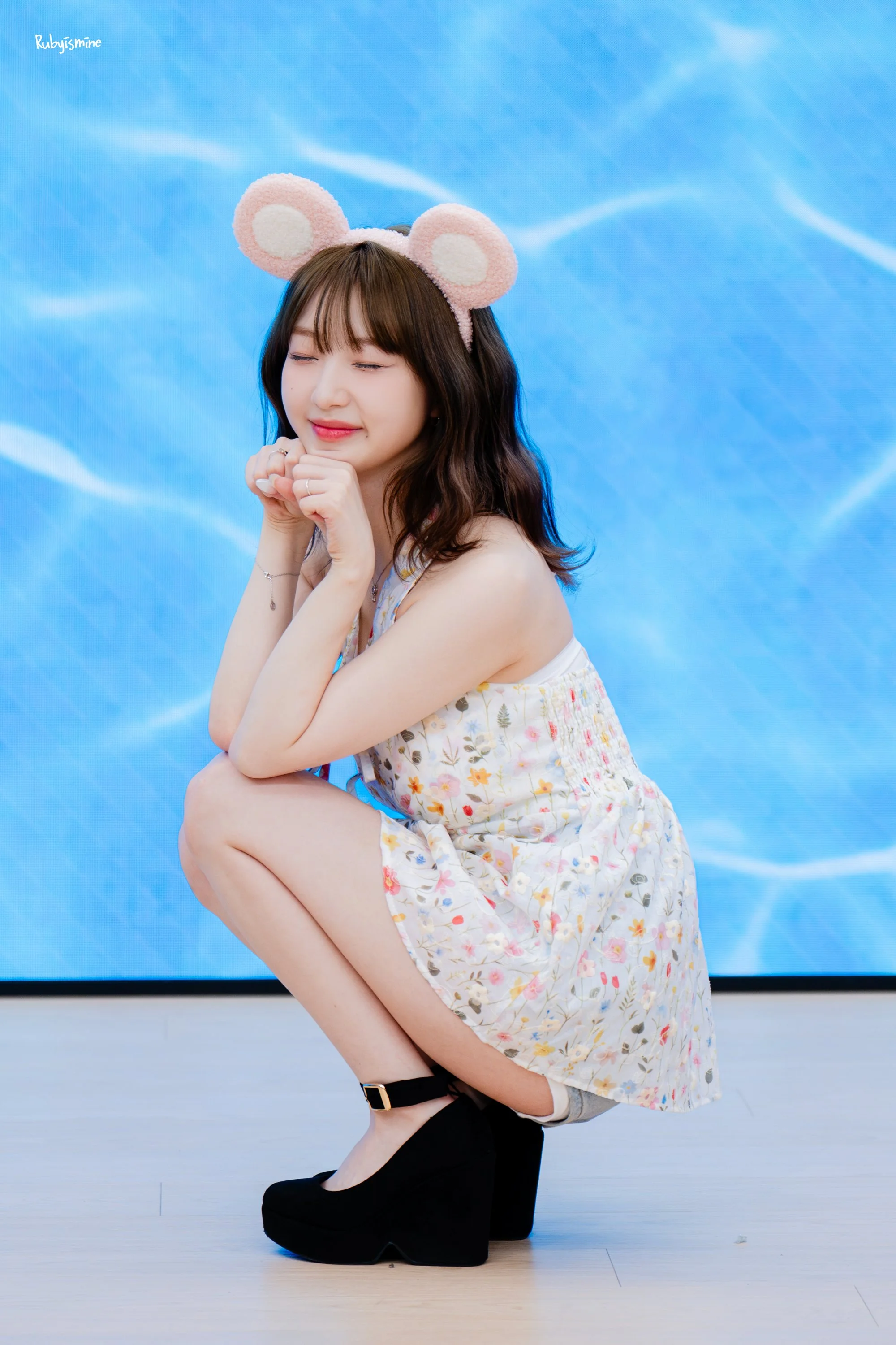 Yeojin picture 1 of 2