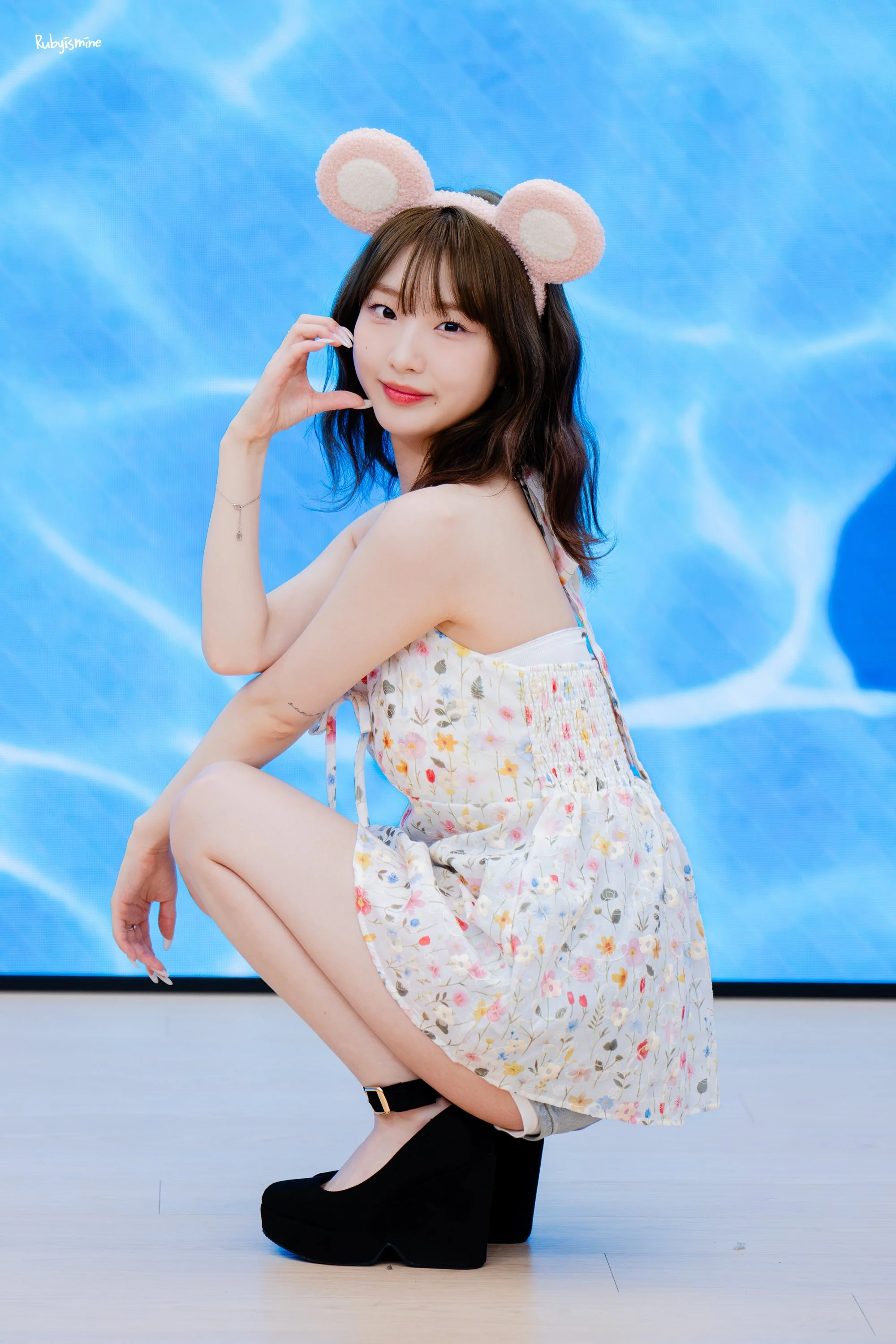 Yeojin picture 2 of 2