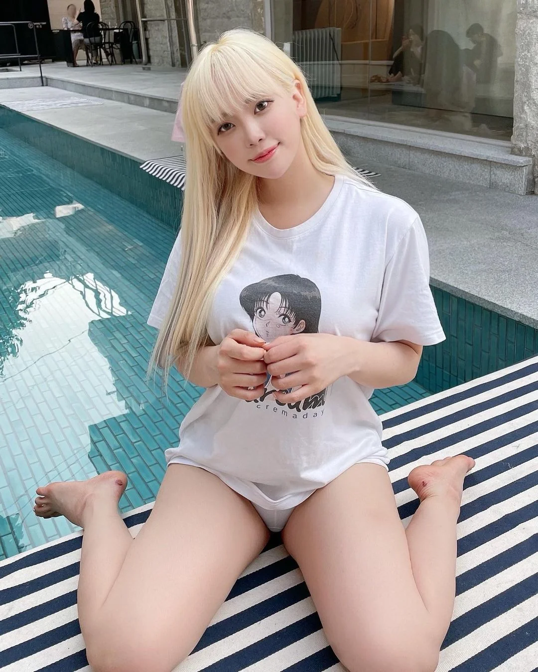 Asian blonde picture 3 of 3