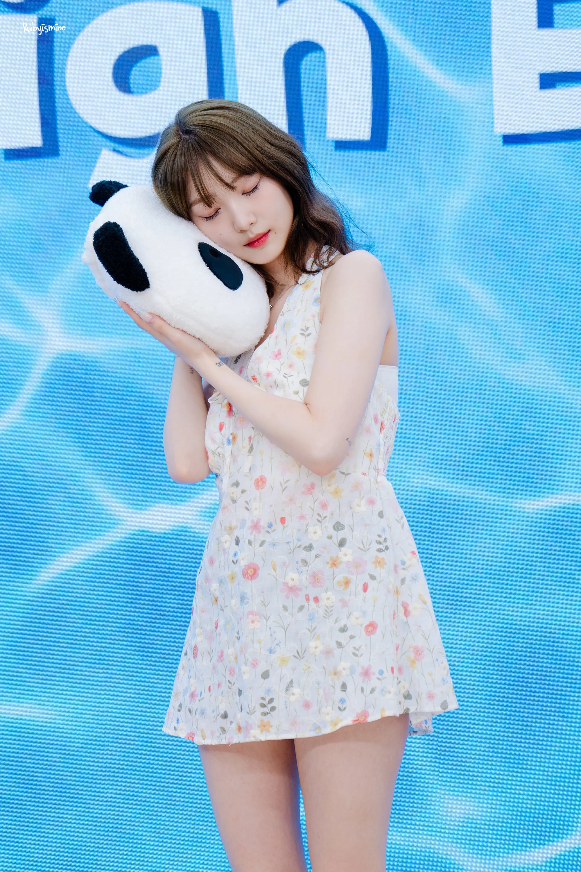 Yeojin picture 1 of 3