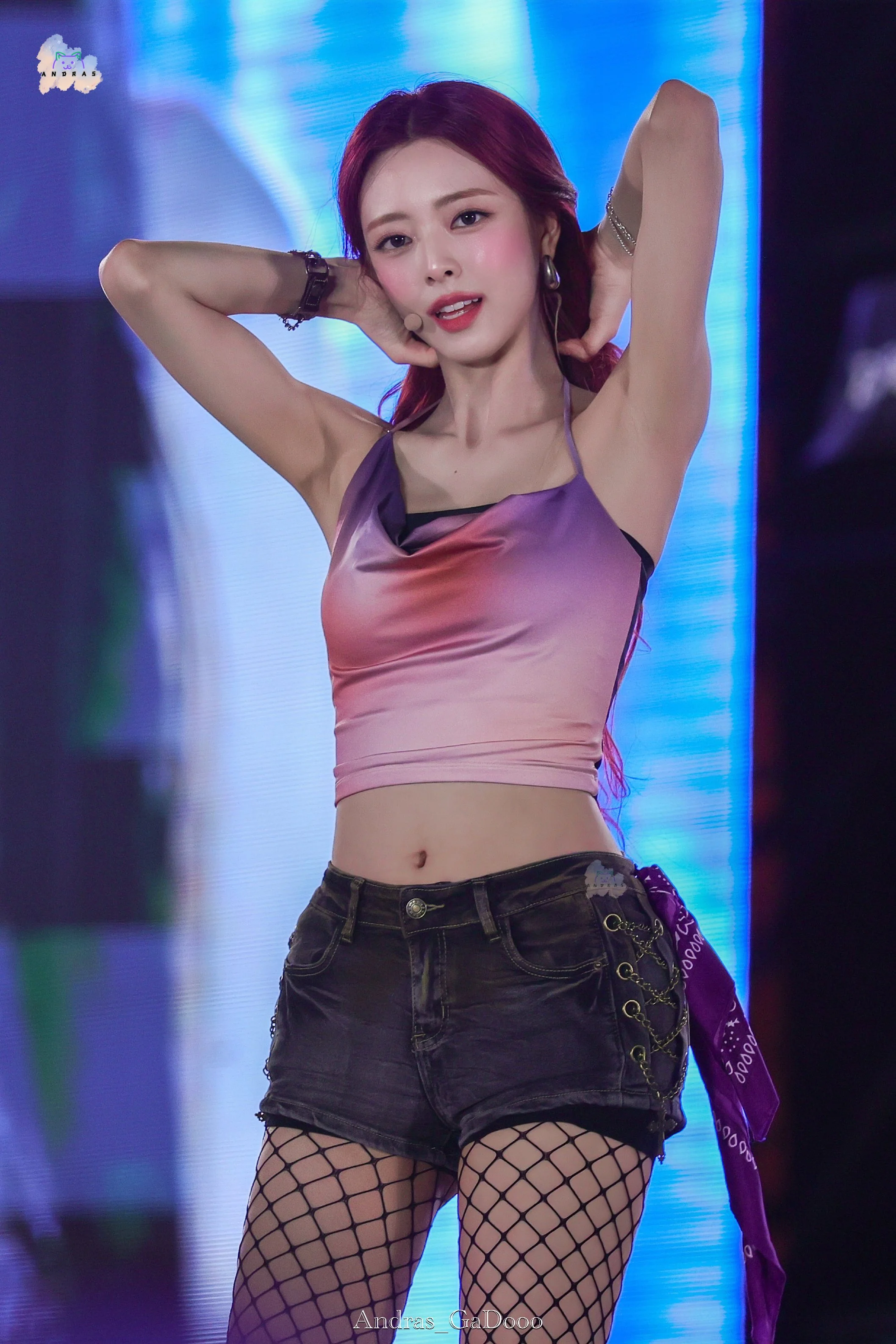 ITZY Yuna picture 1 of 2