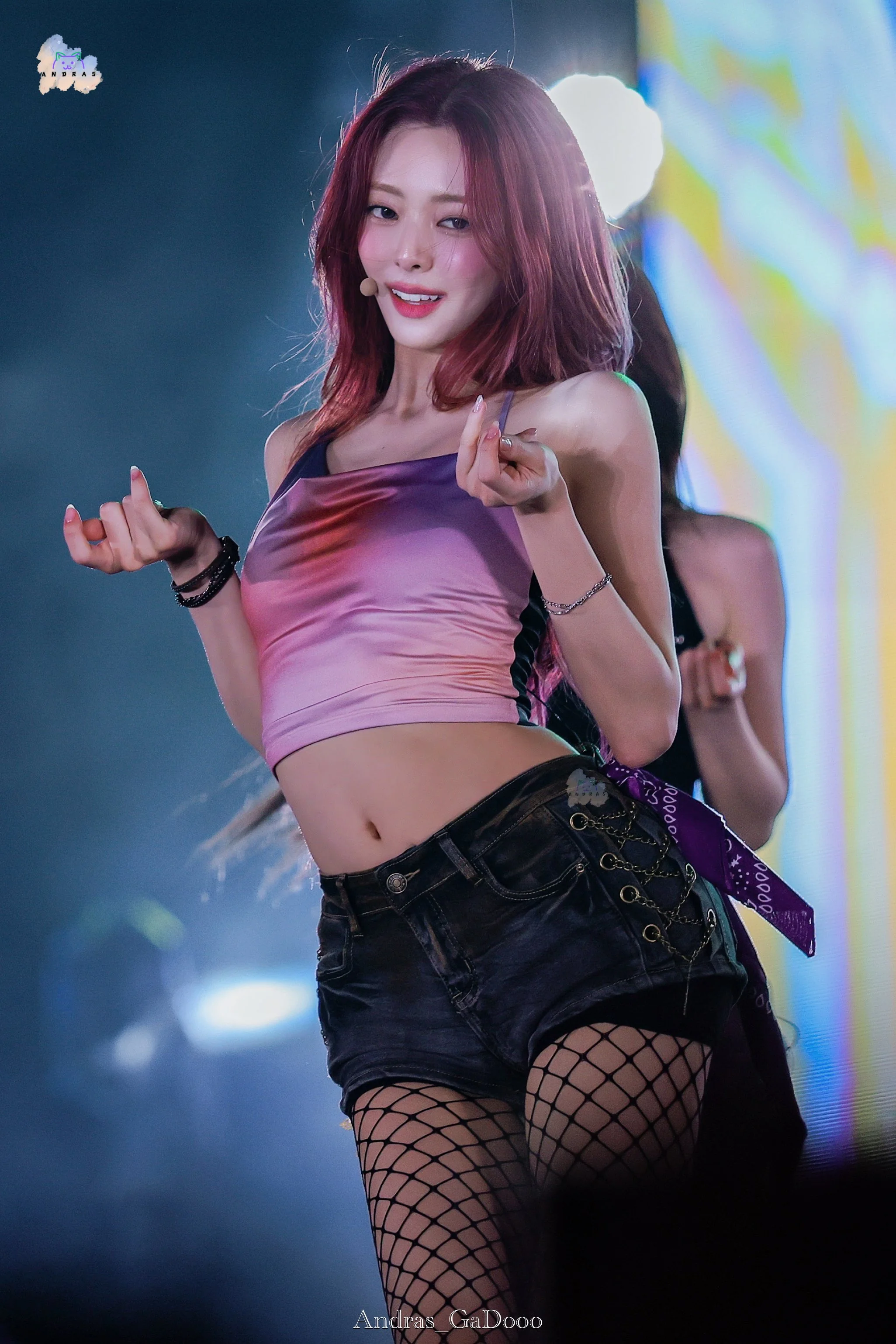 ITZY Yuna picture 2 of 2