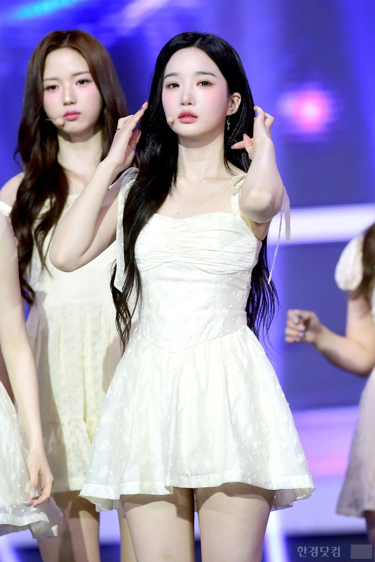 tripleS Yooyeon picture 3 of 3