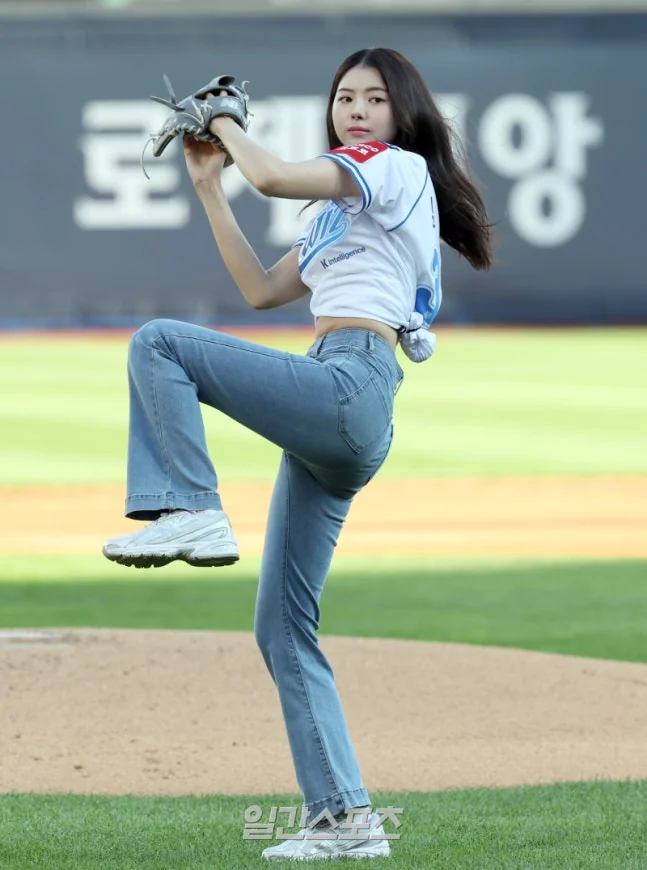 Nayoung picture 1 of 9