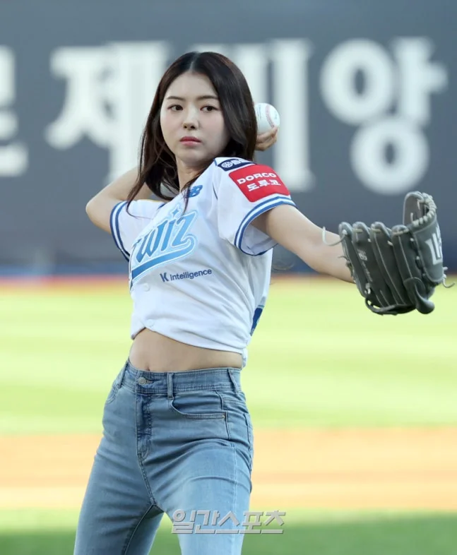Nayoung picture 3 of 9