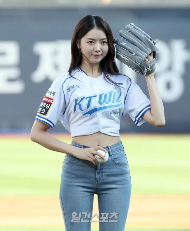 Nayoung picture 5 of 9