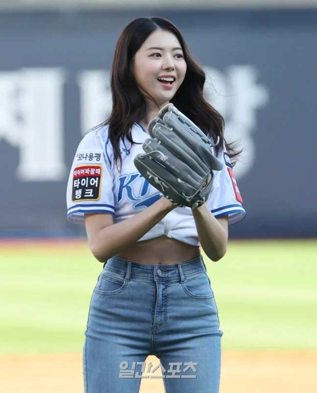 Nayoung picture 8 of 9