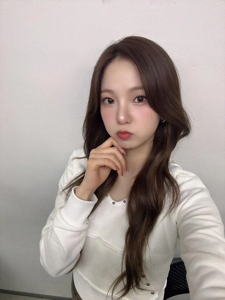 Yujin picture 2 of 3