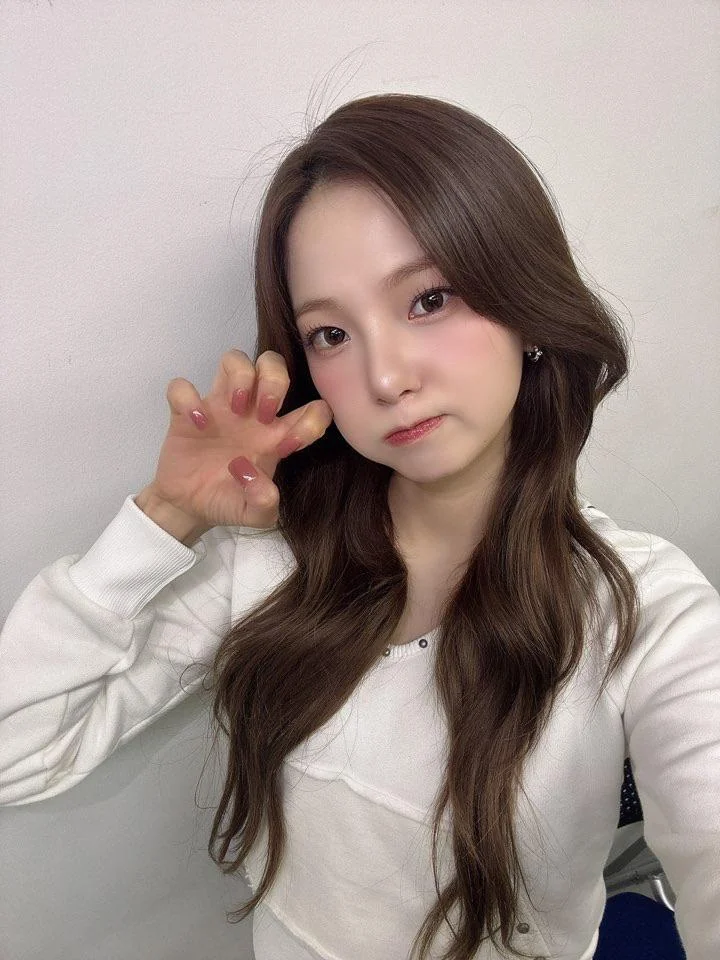 Yujin picture 3 of 3