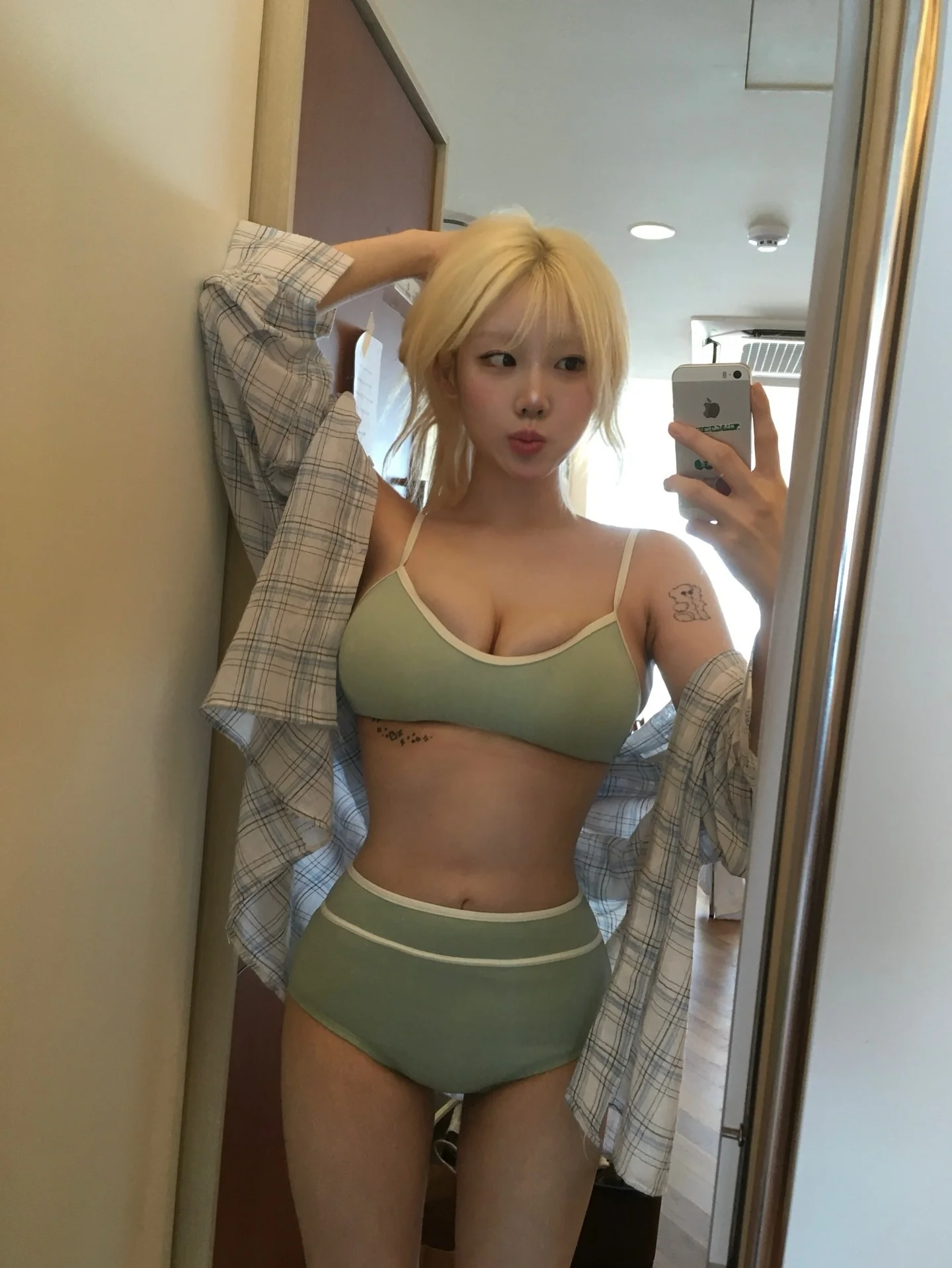 Asian blonde picture 3 of 8