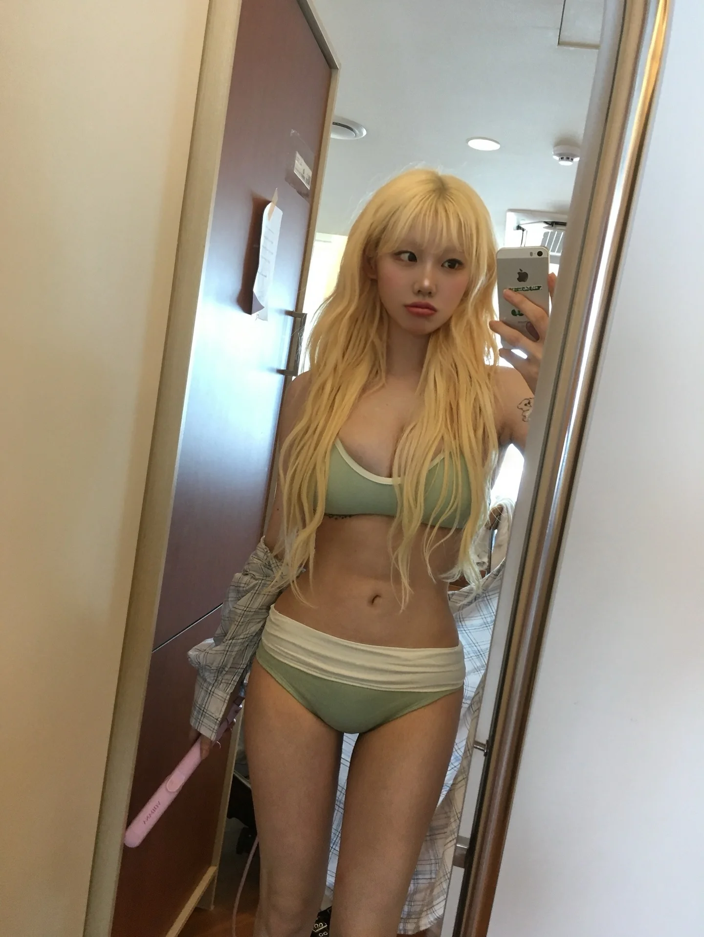 Asian blonde picture 7 of 8