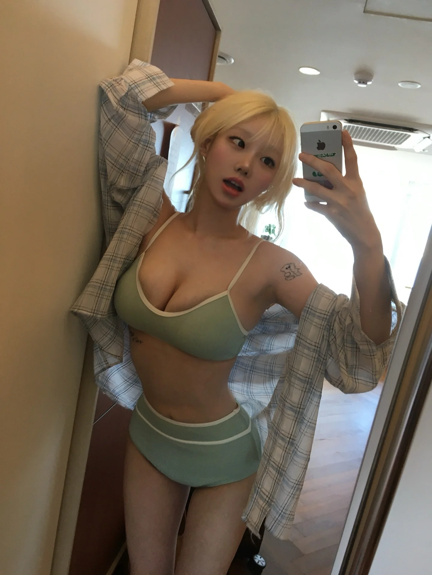 Asian blonde picture 8 of 8