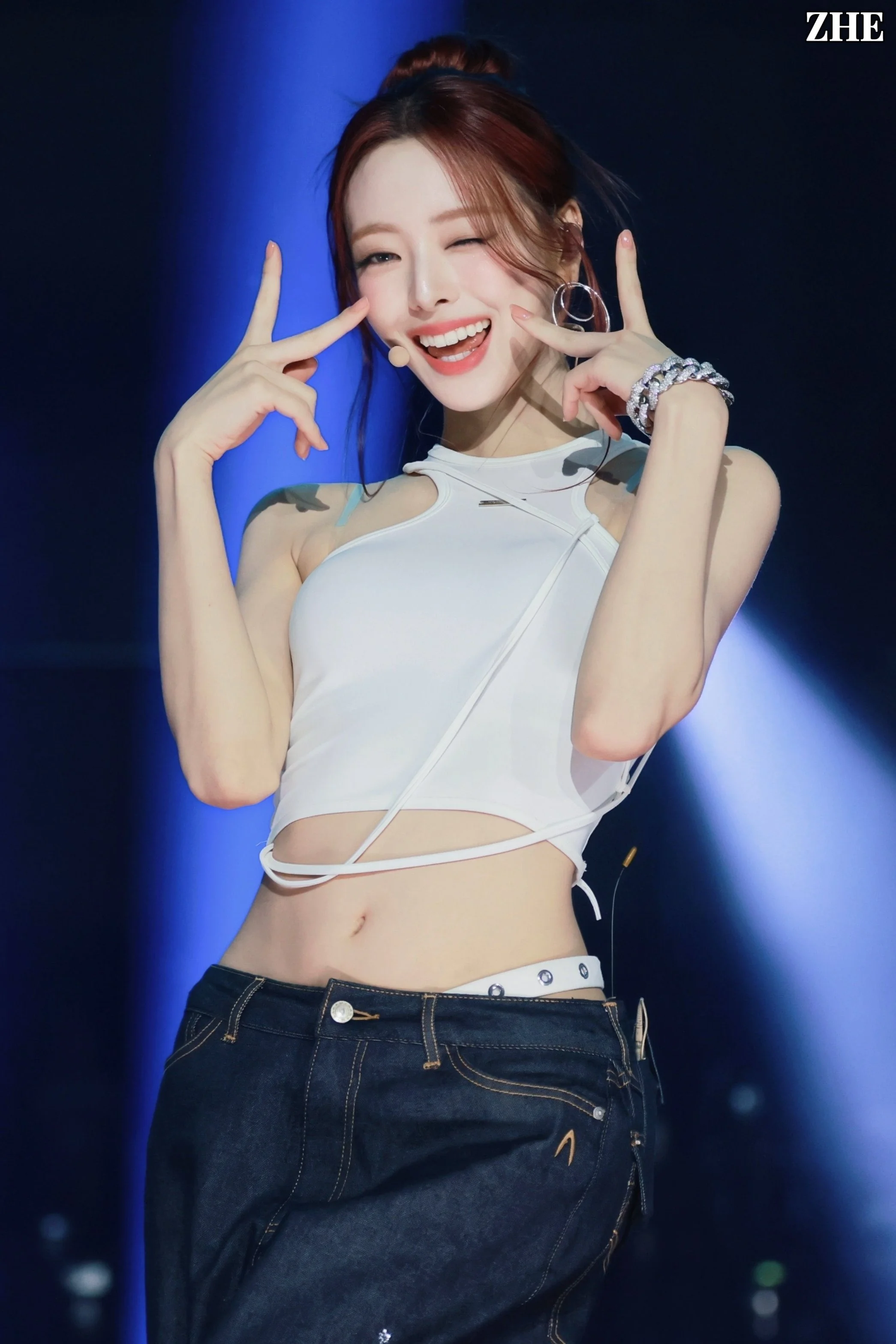 Itzy Yuna picture 1 of 2