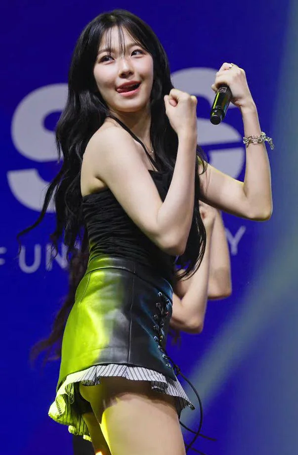 fromis_9 Jiheon picture 1 of 1