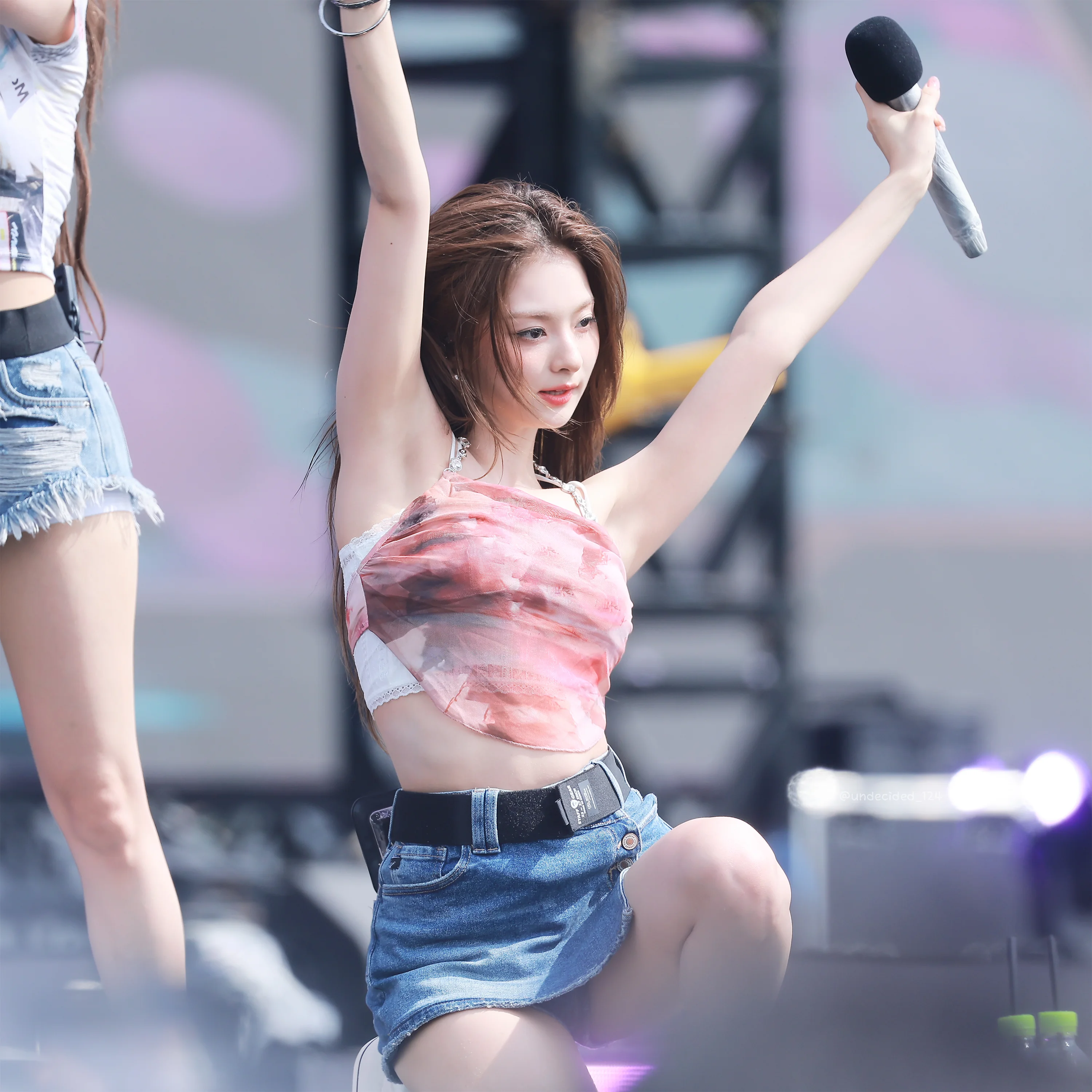 fromis_9 Nagyung picture 1 of 3