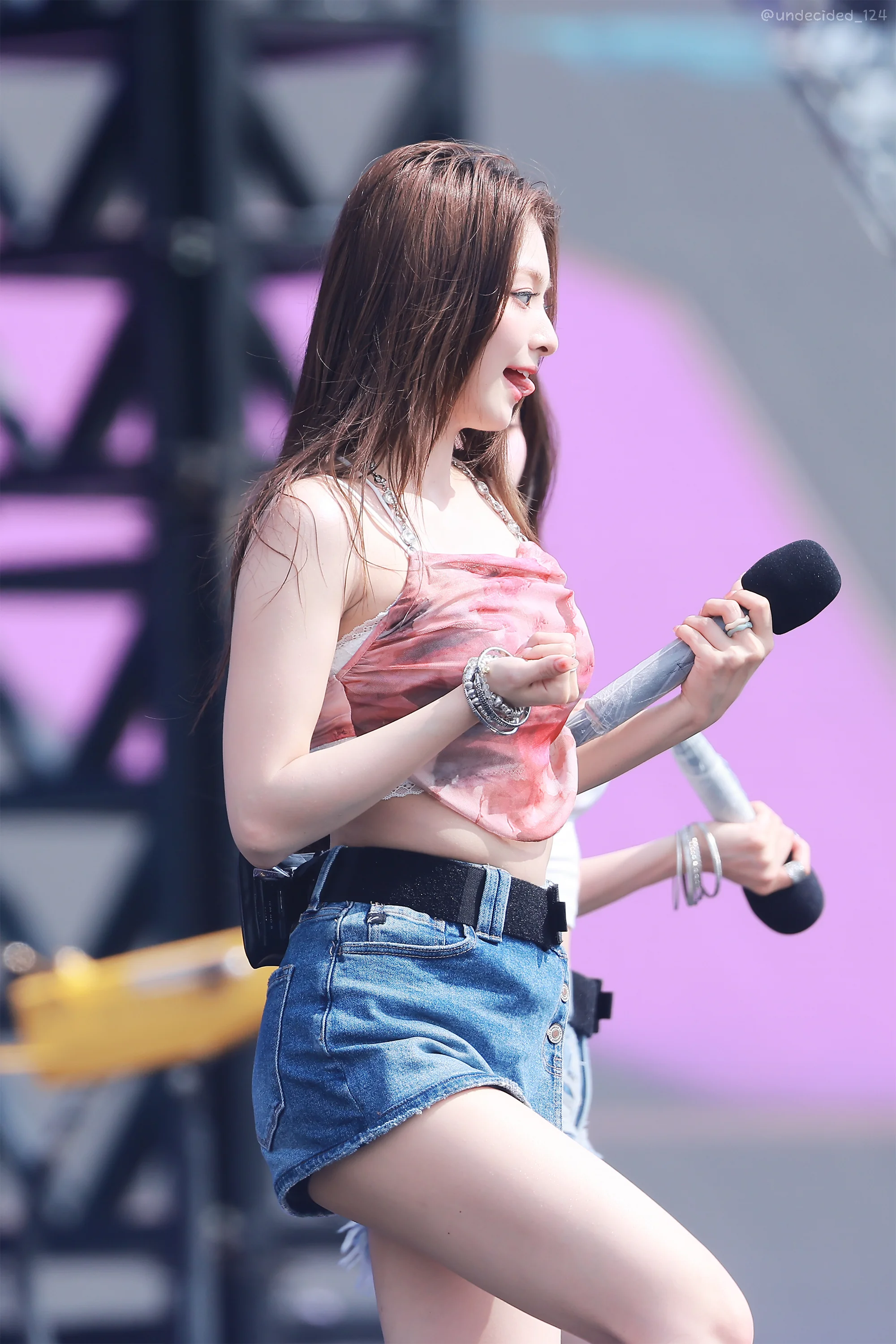 fromis_9 Nagyung picture 2 of 3