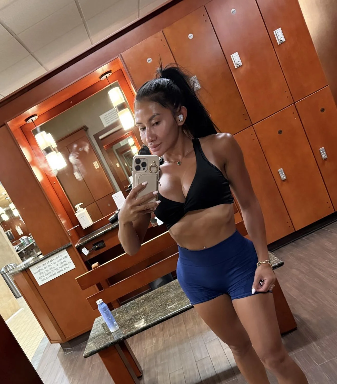 Victoria Nguyen (IG: tori_nguyen1402) picture 1 of 1