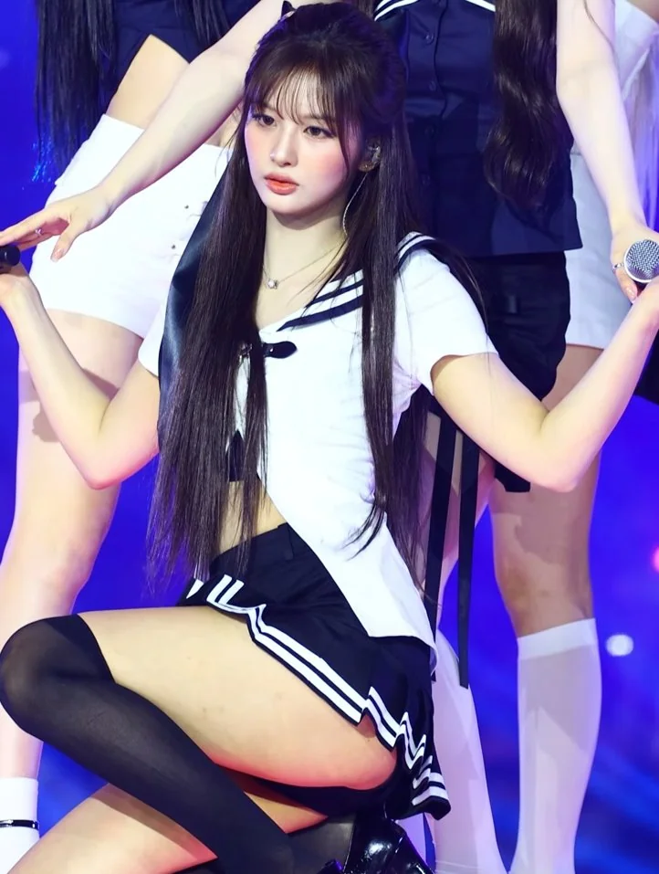 NMIXX Sullyoon picture 1 of 2