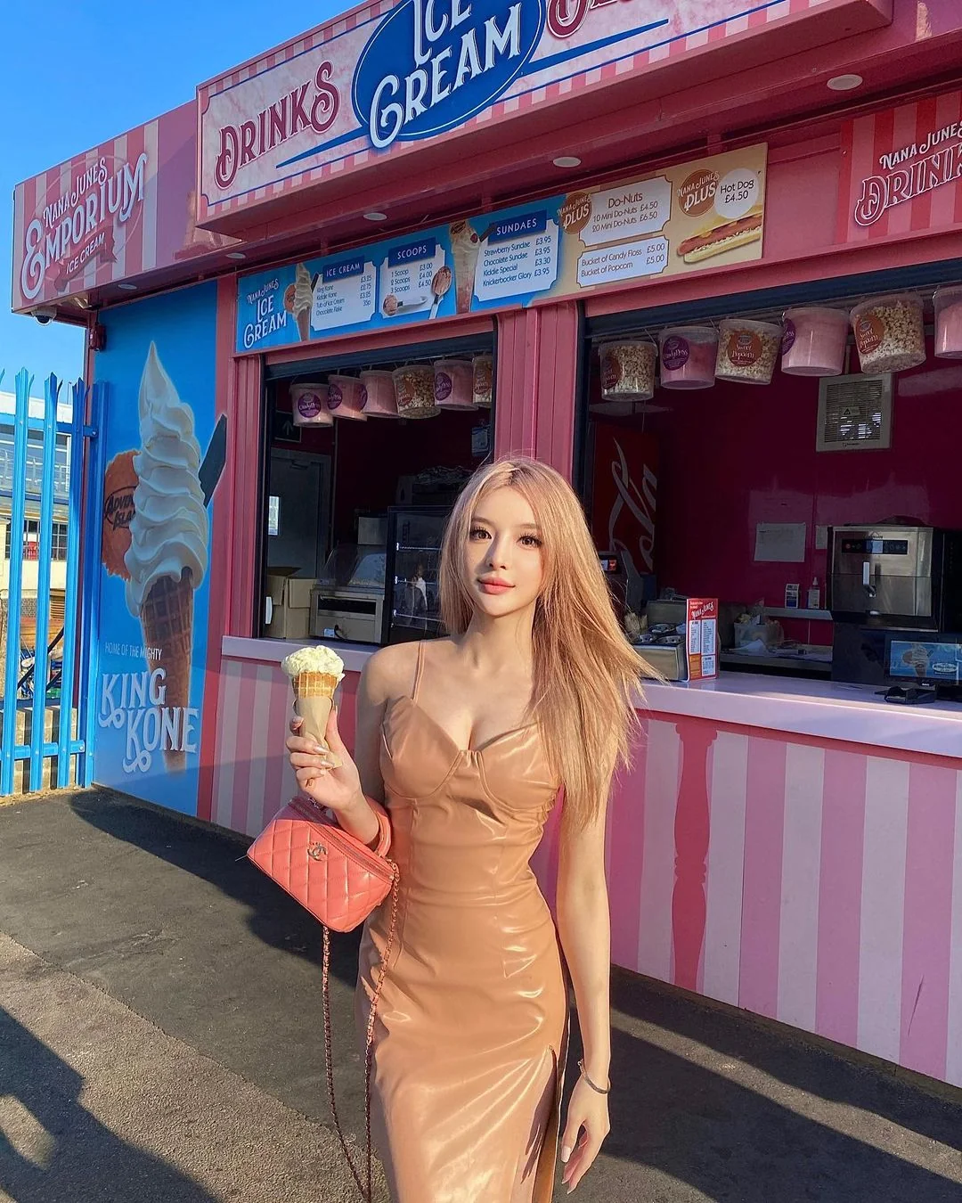 Asian blonde picture 3 of 4
