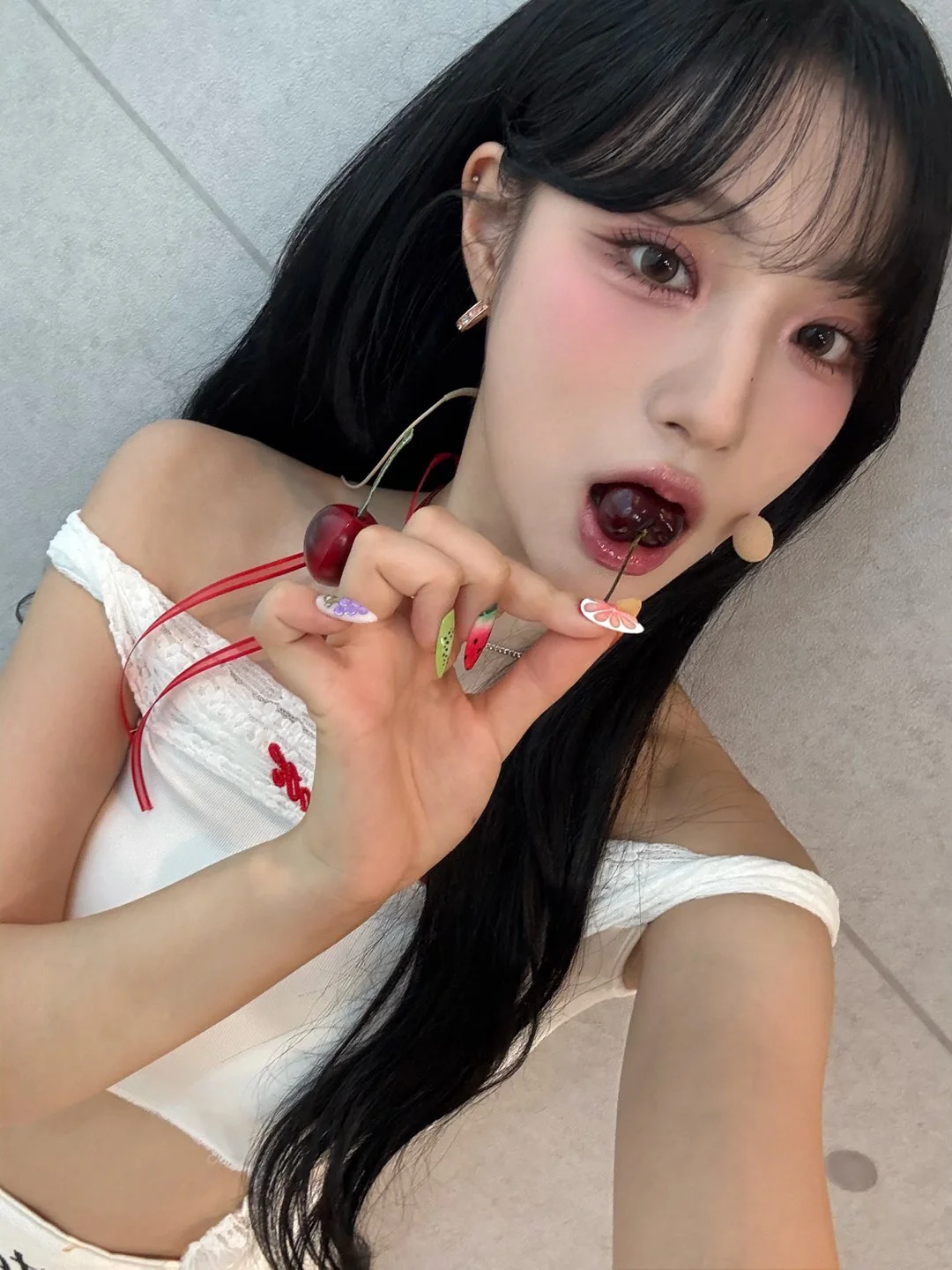 ICHILLIN' Yeju picture 1 of 3