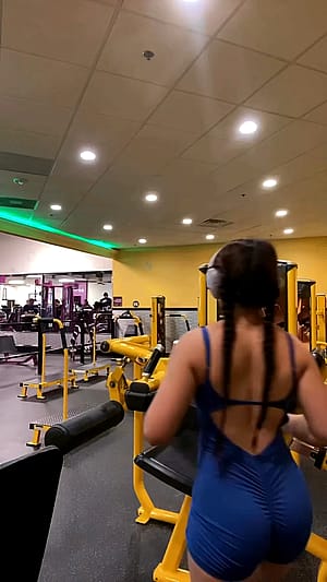 Yanah working out follow her instagram @yanah1992'