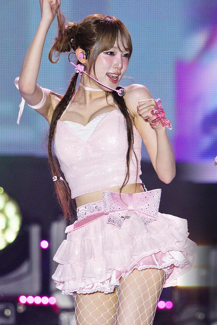 Yena picture 3 of 3