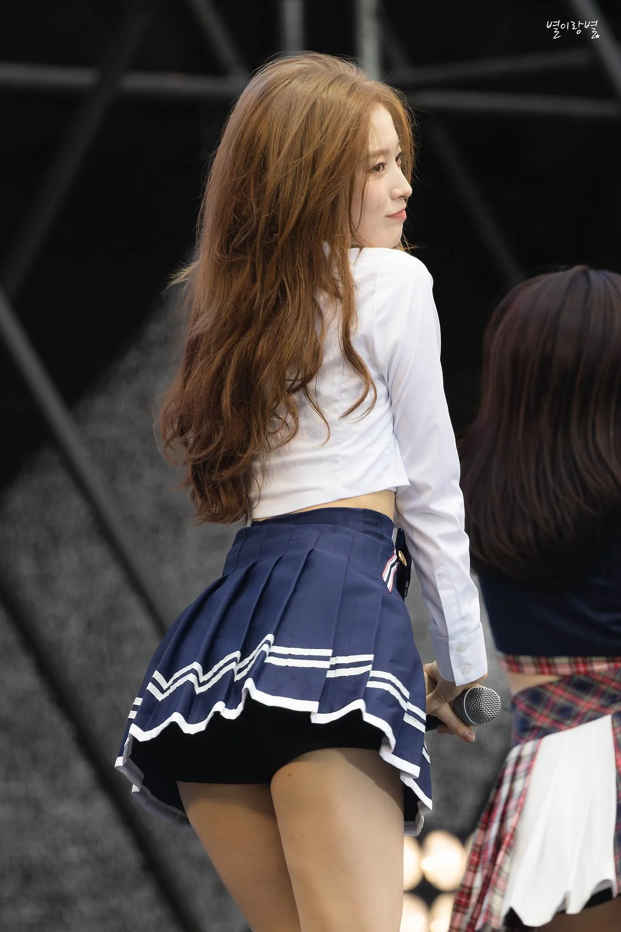 Arin picture 2 of 4