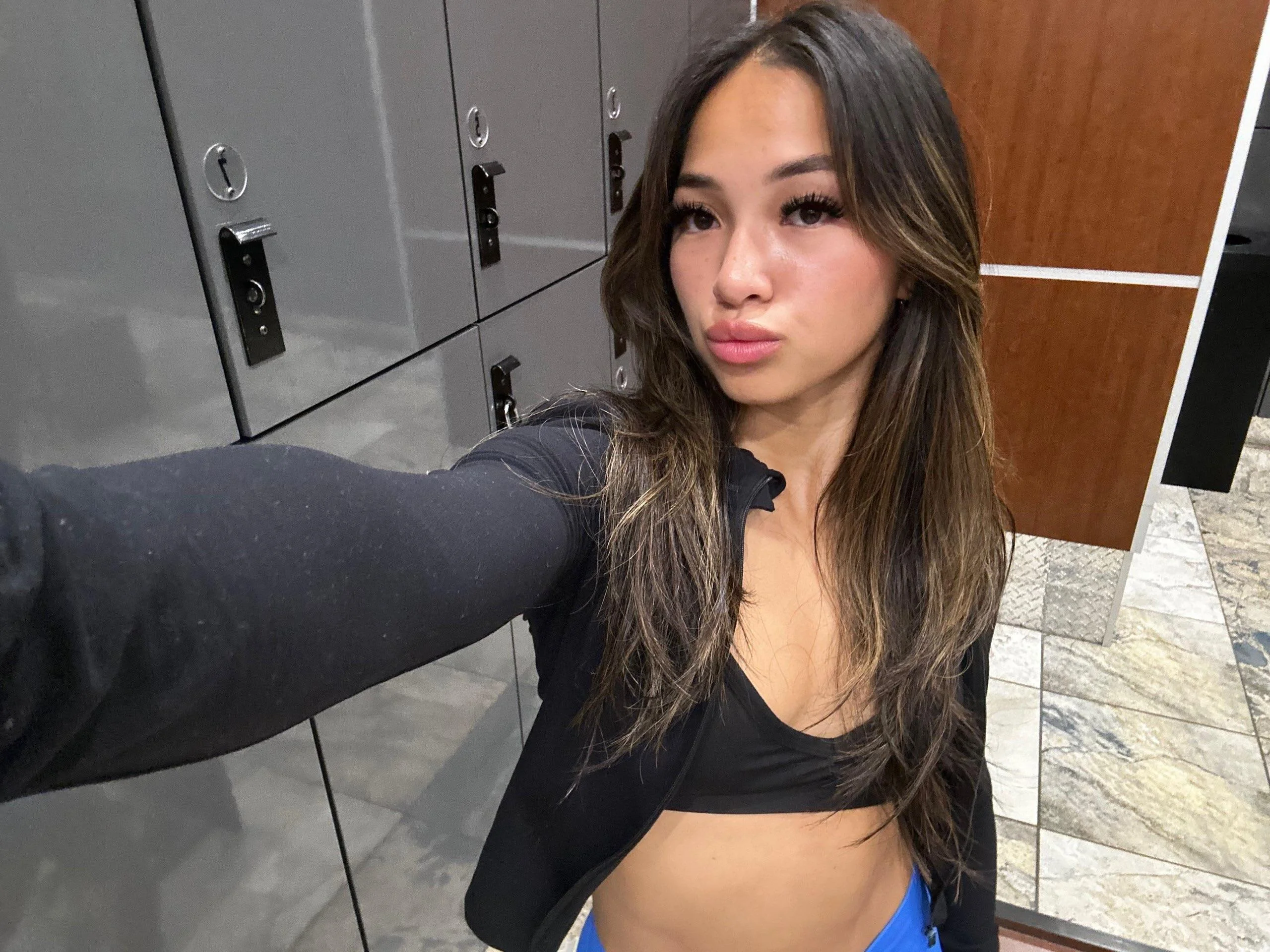 Queenie fit picture 3 of 4