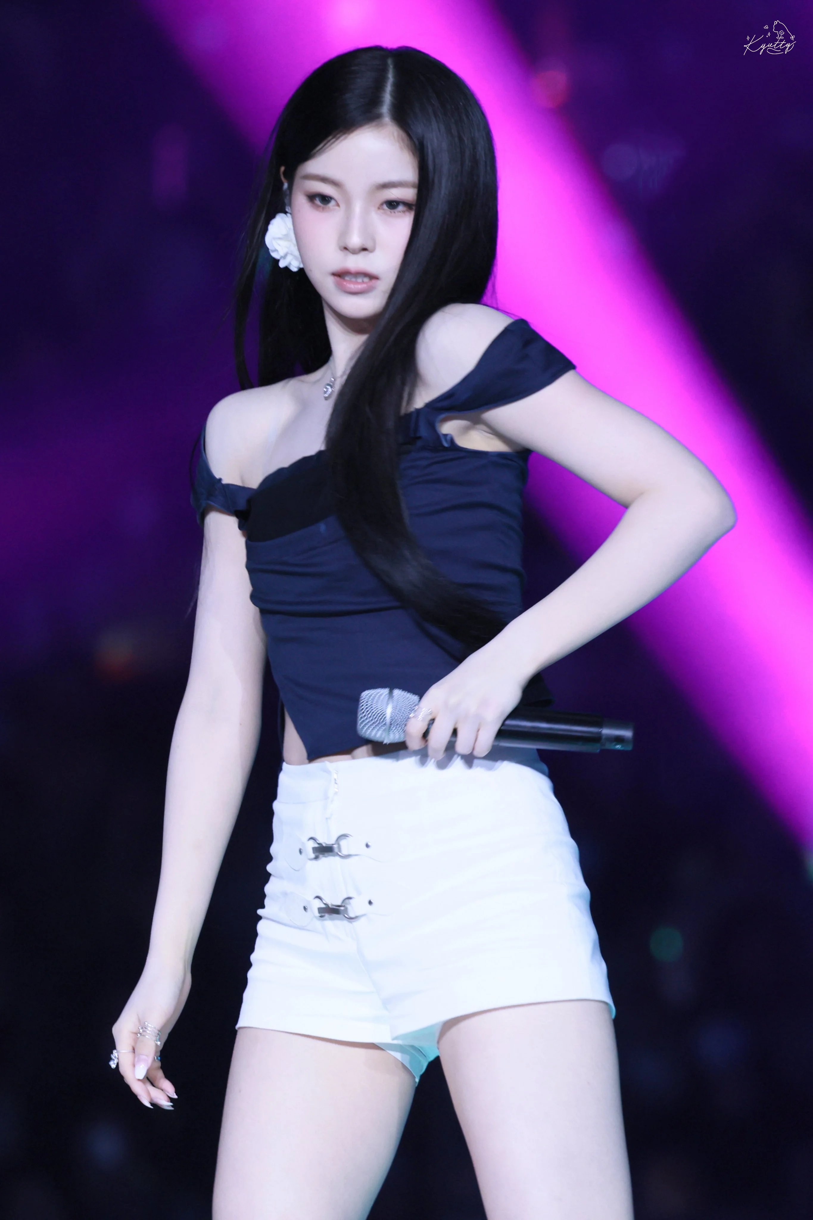 NMIXX Kyujin picture 2 of 2