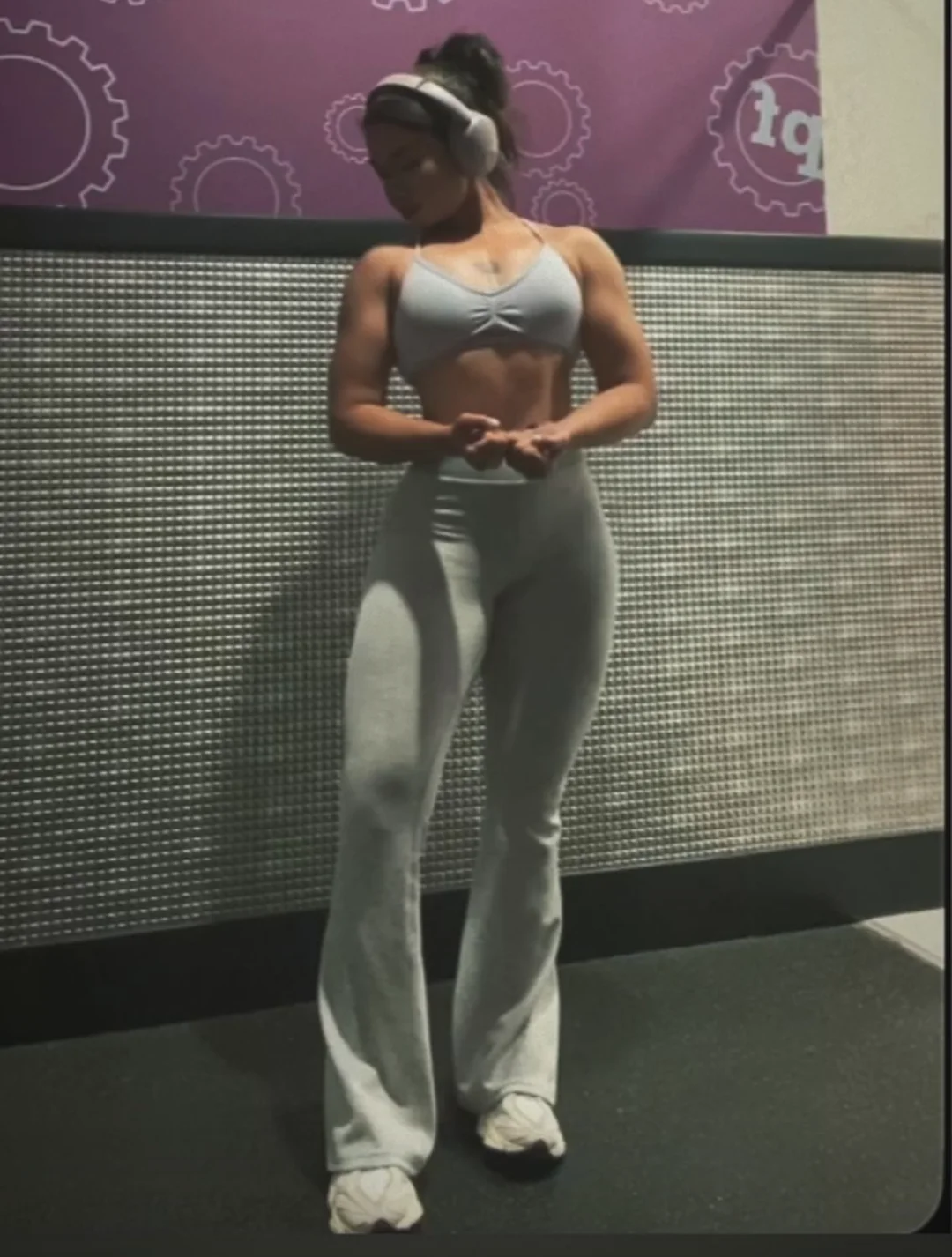 Yanah flexing follow her instagram @yanah1992 picture 1 of 1