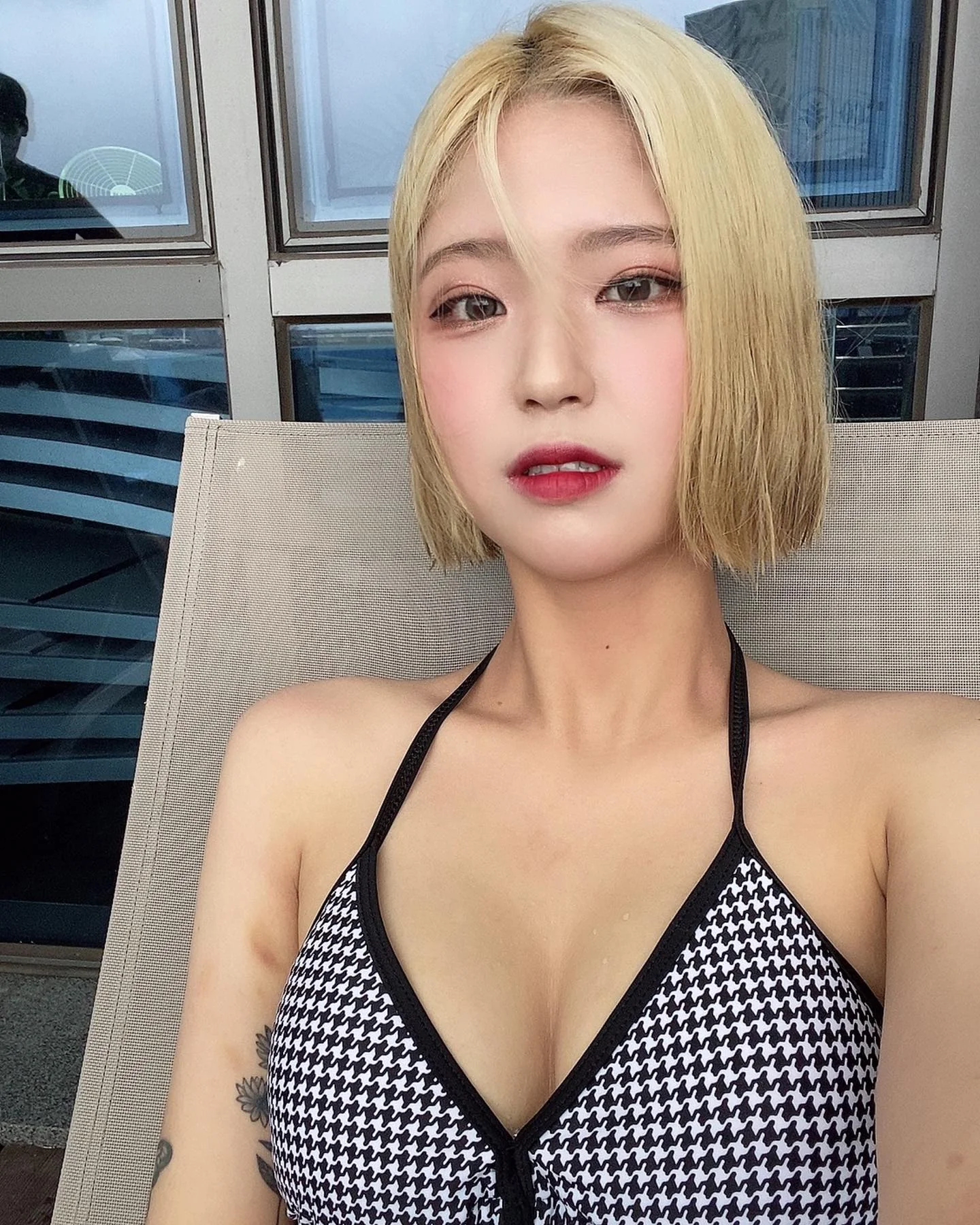 Cute blonde picture 3 of 4